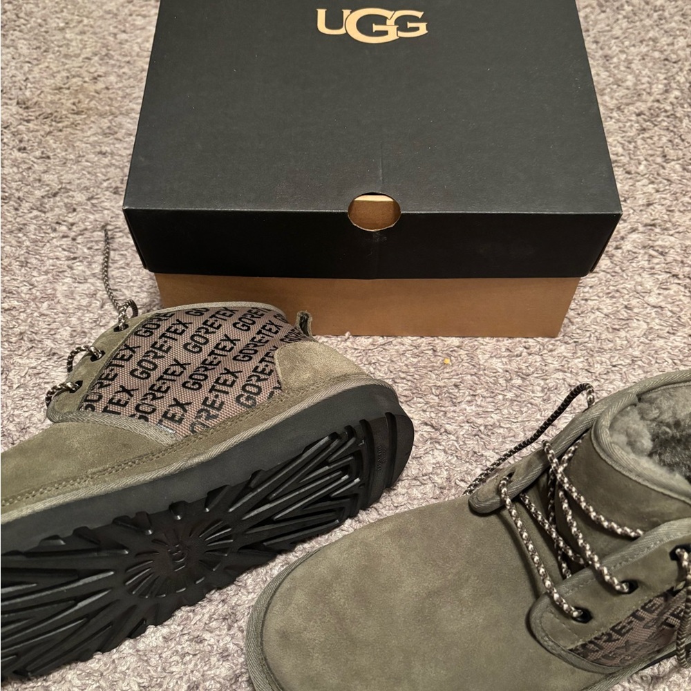 Men’s UGG Green Gore-Tex Lace-Up Boots. New never worn